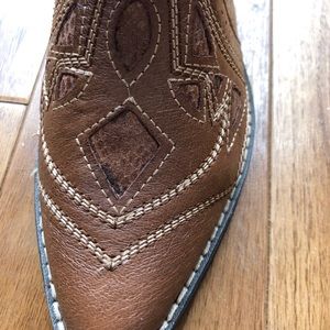 Brown cowboy boots 7.5